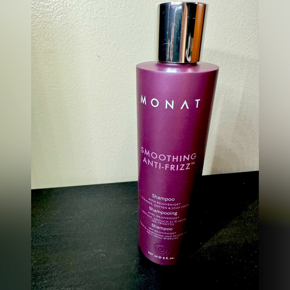 MONAT Smoothing Anti-Frizz Shampoo